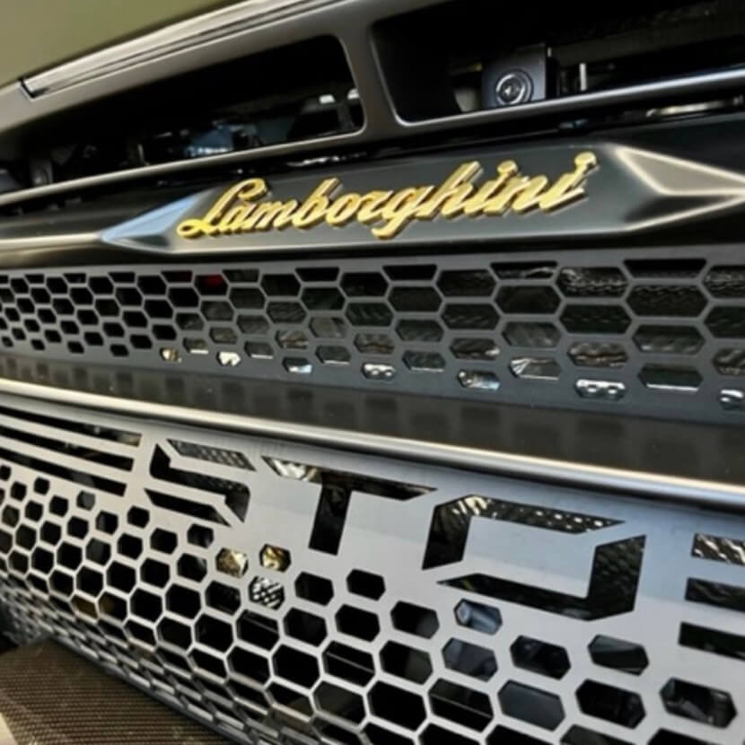 Lamborghini embleme und Schriftzüge vergolden