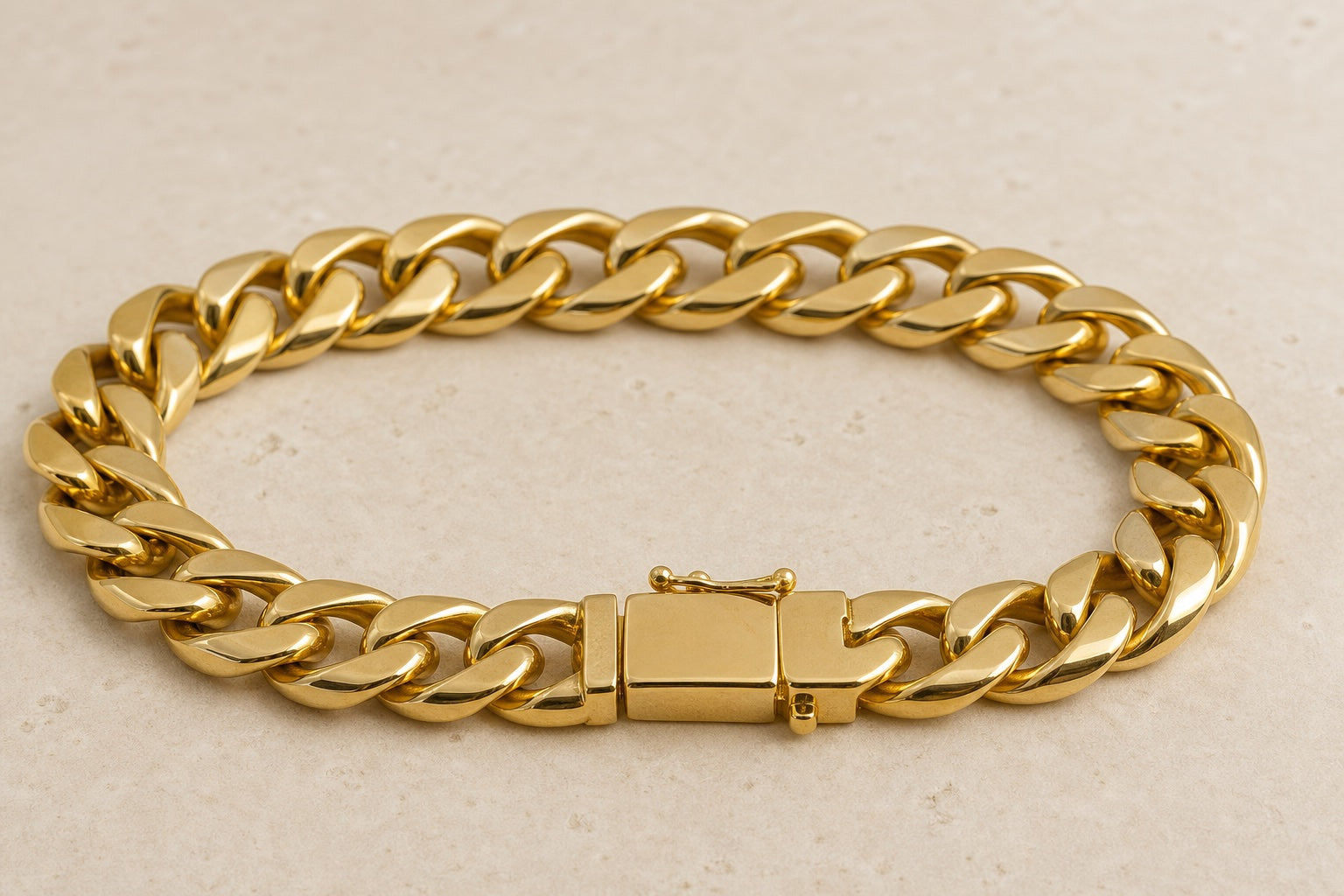 Armband neu vergolden lassen: Glieder und Kastenschloss im Detail