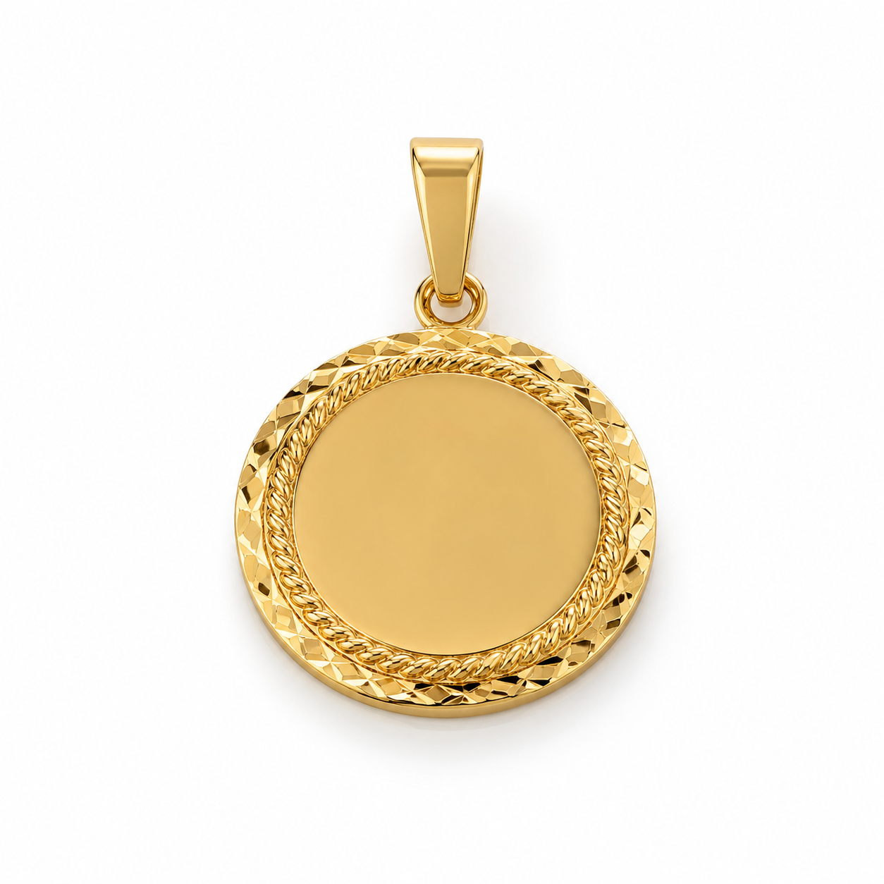 Schmuck vergolden lassen - einzelner goldener Anhänger auf weißem Hintergrund