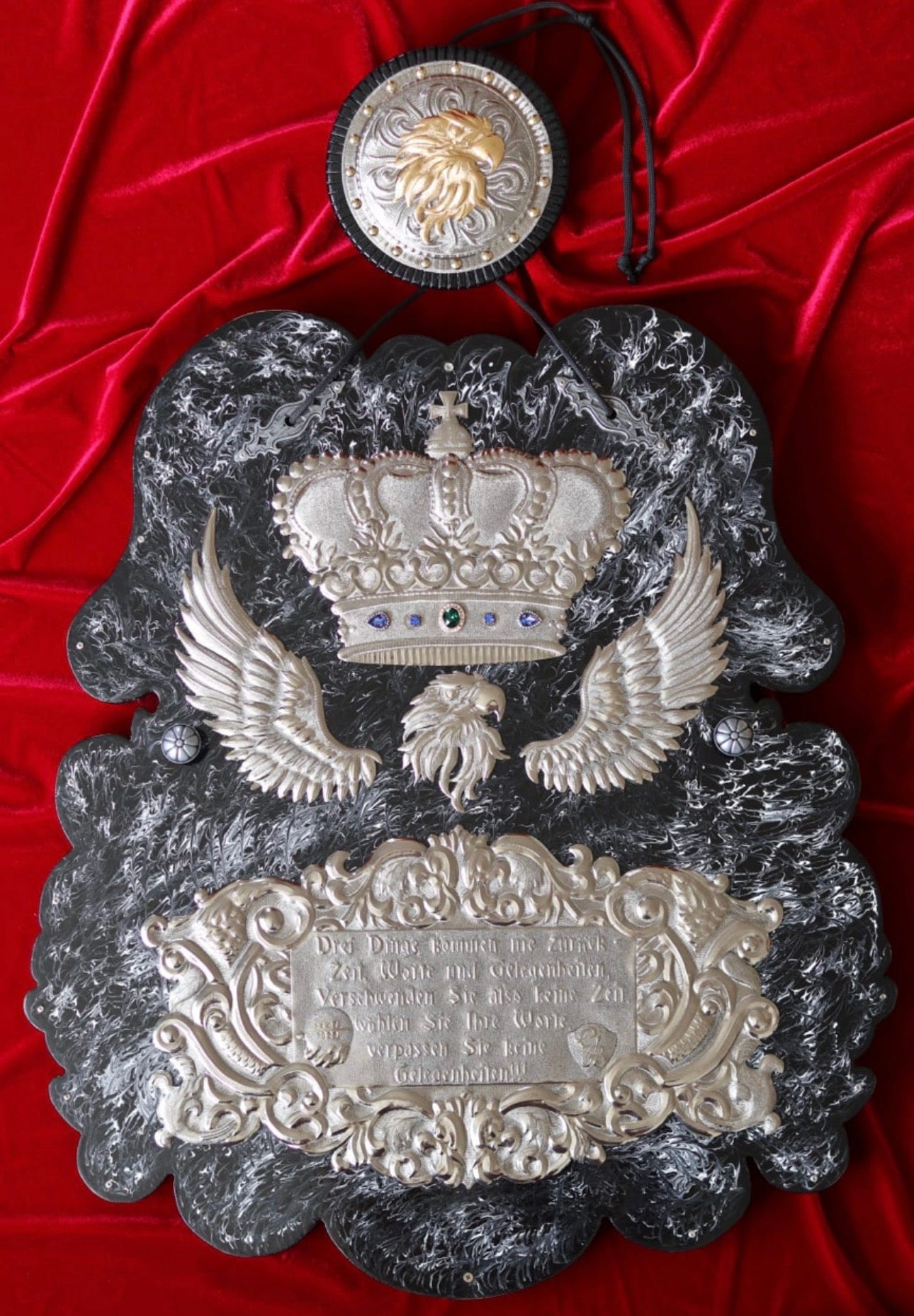 Dekorativer heraldischer Schild „Der Löwe“  Zweiseitiges Meisterstück von Sergey Filippenko
