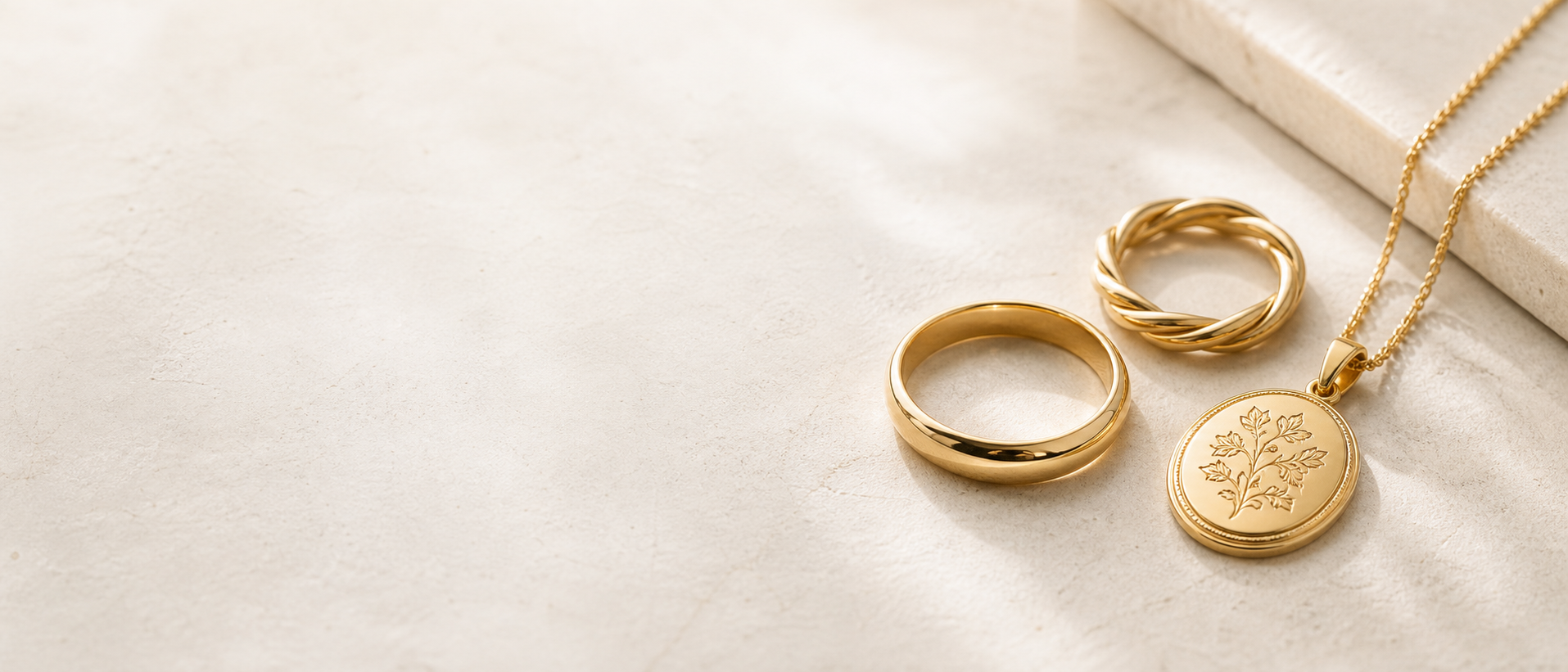 LAFFARTS Vergoldung Empfehlung mit Schmuck und ruhiger Textflaeche