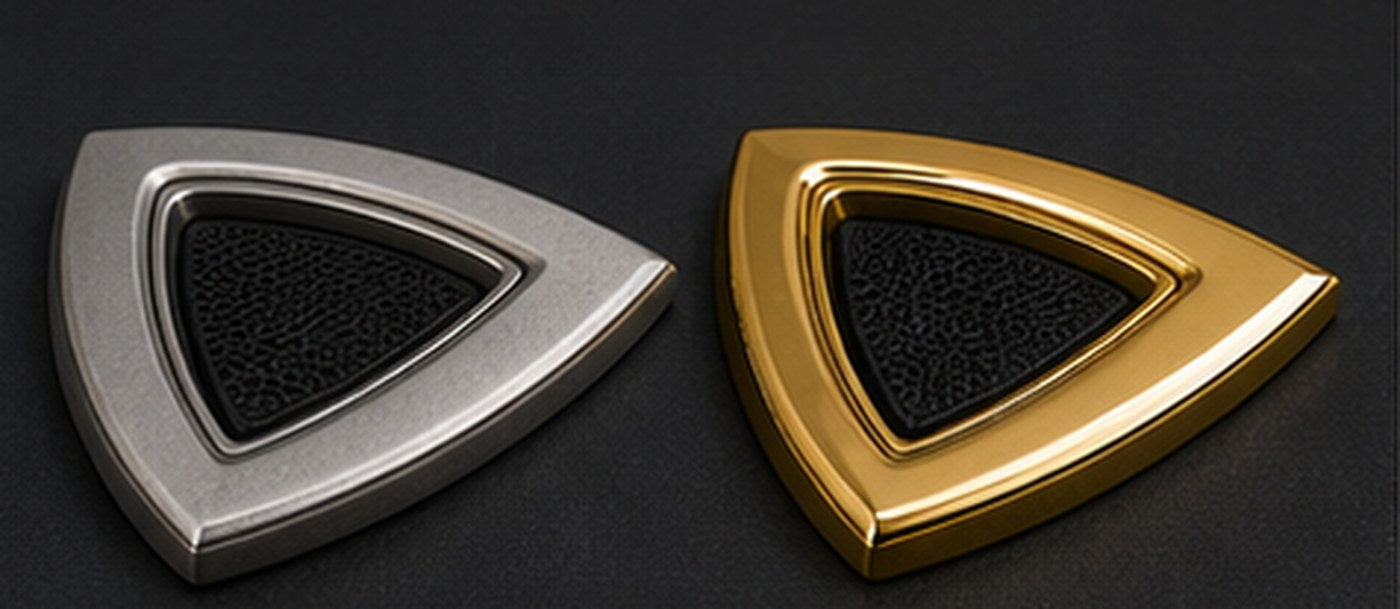 Auto Emblem und Showcar Metallteil vergolden - vor und nach Goldfinish